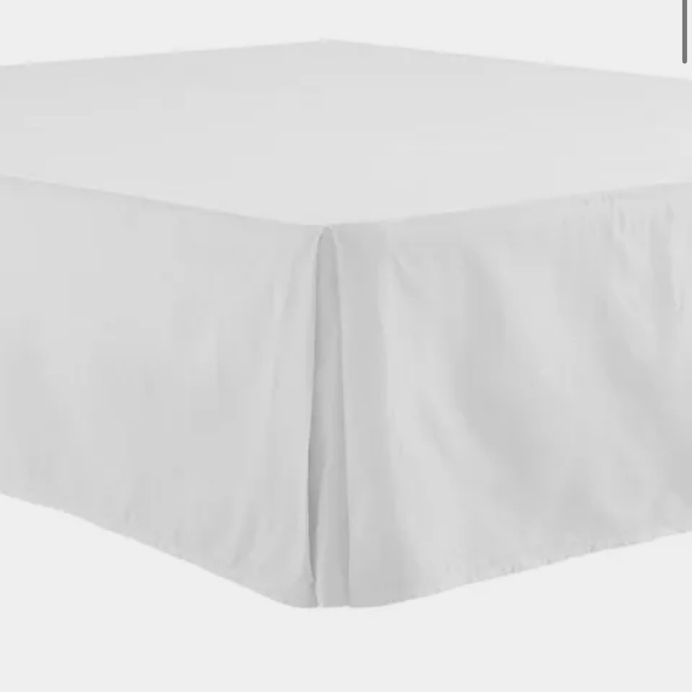 400 Thread-Count Egyptian Cotton Bedskirt. Queen